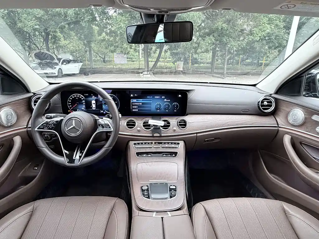 Mercedes-Benz E-Class 2023 — фото 10