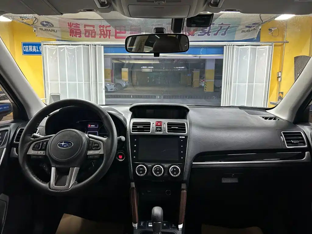 Subaru Forester 2017 — фото 12