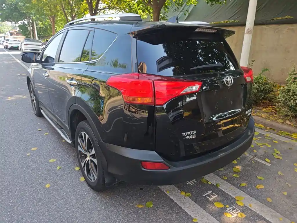 Toyota RAV4 2015 — фото 5