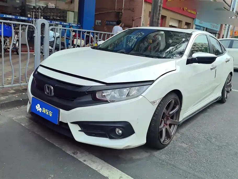 Honda Civic 2018 — фото 1