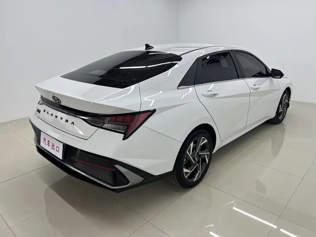 Hyundai Elantra 2024