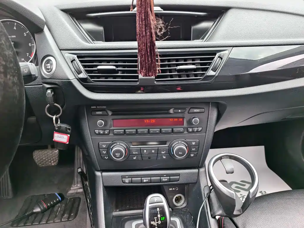 BMW X1 2014 — фото 11