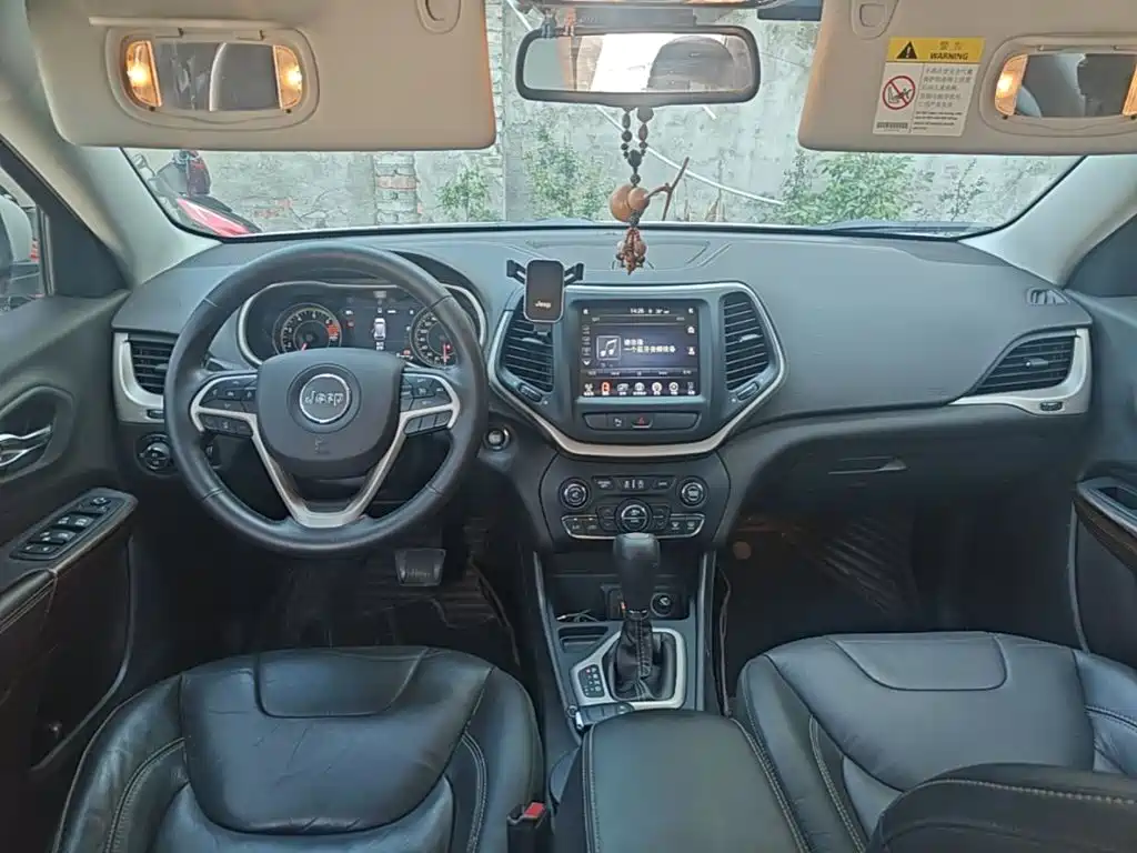 Jeep Cherokee 2018 — фото 10