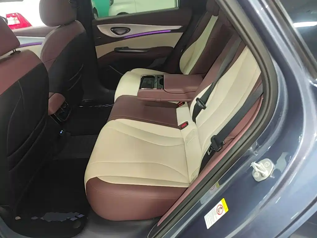 BYD Seal 07 DM-i 2025 — фото 17
