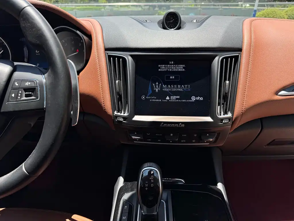 Maserati Levante 2016 — фото 14