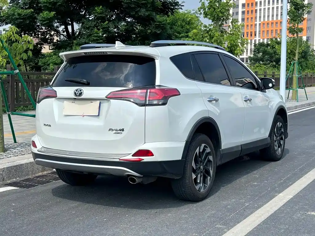 Toyota RAV4 2017 — фото 6
