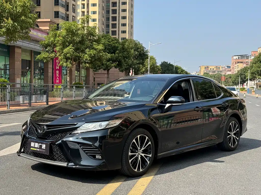 Toyota Camry 2019 — фото 1