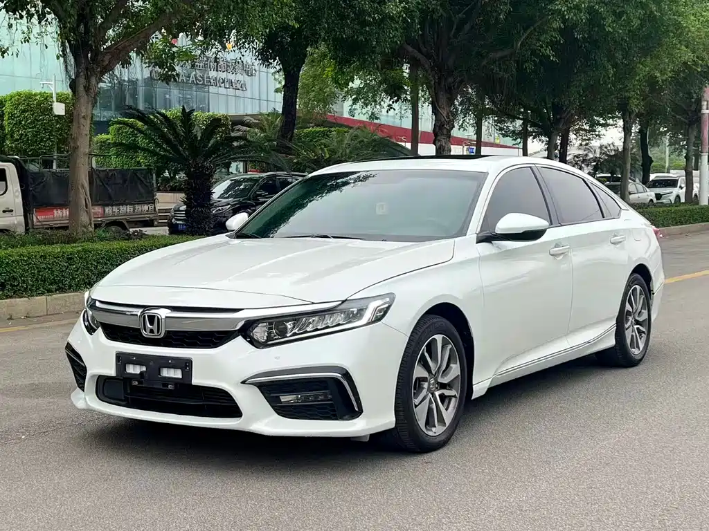 Honda Inspire 2021 — фото 1