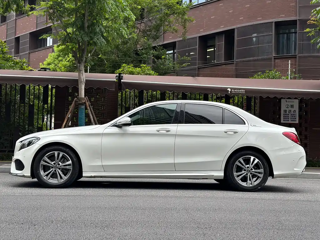 Mercedes-Benz C-Class 2018 — фото 28