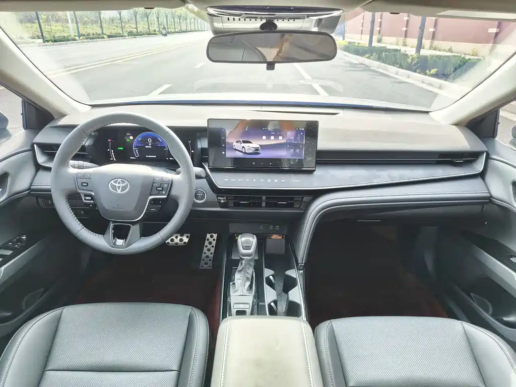 Toyota Camry 2025 — фото 8