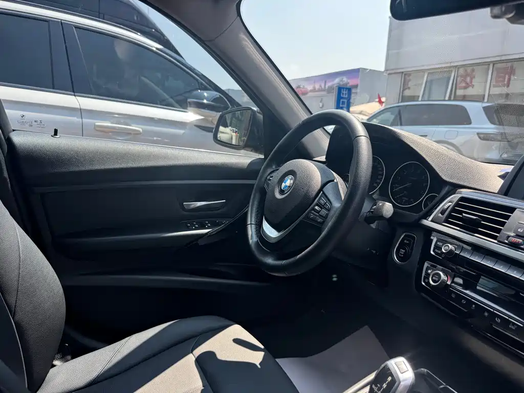 BMW 3 Series 2017 — фото 15