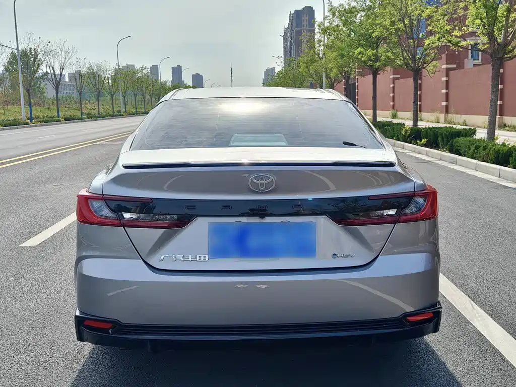 Toyota Camry 2025 — фото 16