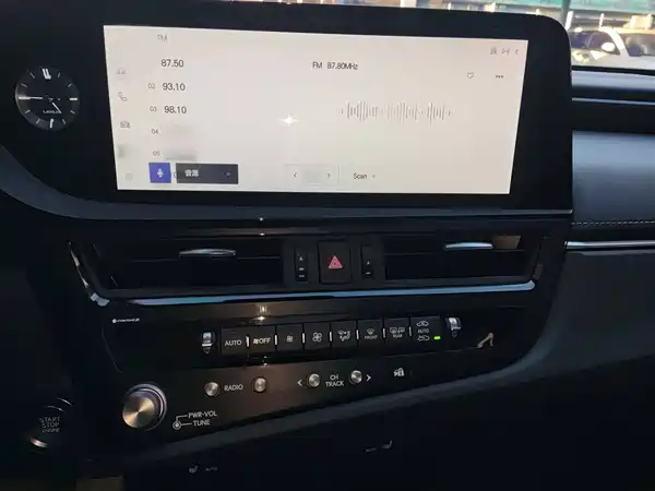 Lexus ES 2023