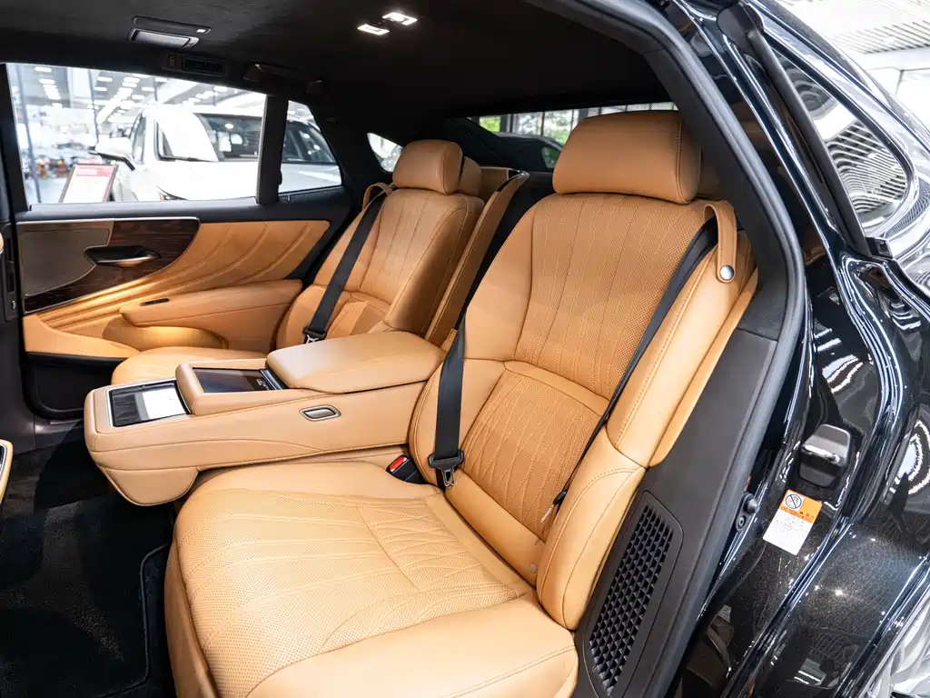 Lexus LS 2021 — фото 12