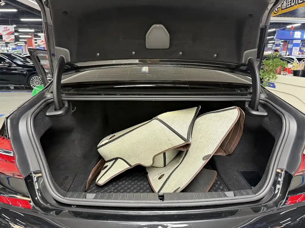 BMW 7 Series 2018 — фото 10
