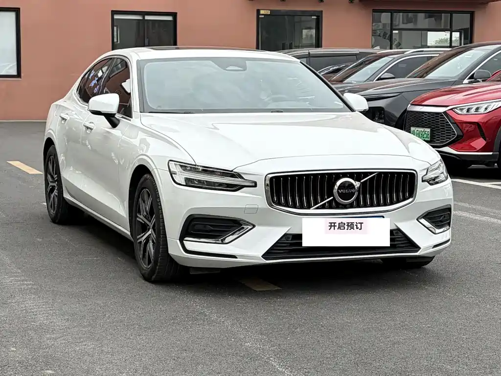 Volvo S60 2023 — фото 2