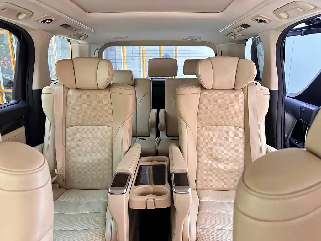 Toyota Alphard 2022 — фото 11