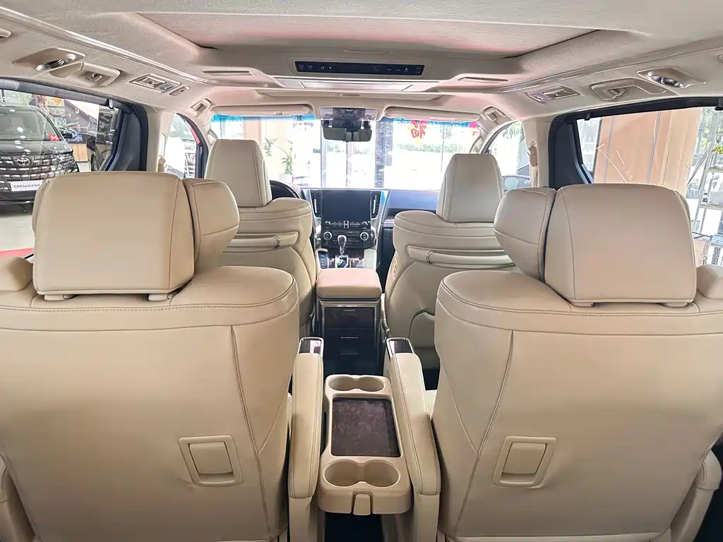 Toyota Alphard 2022 — фото 12