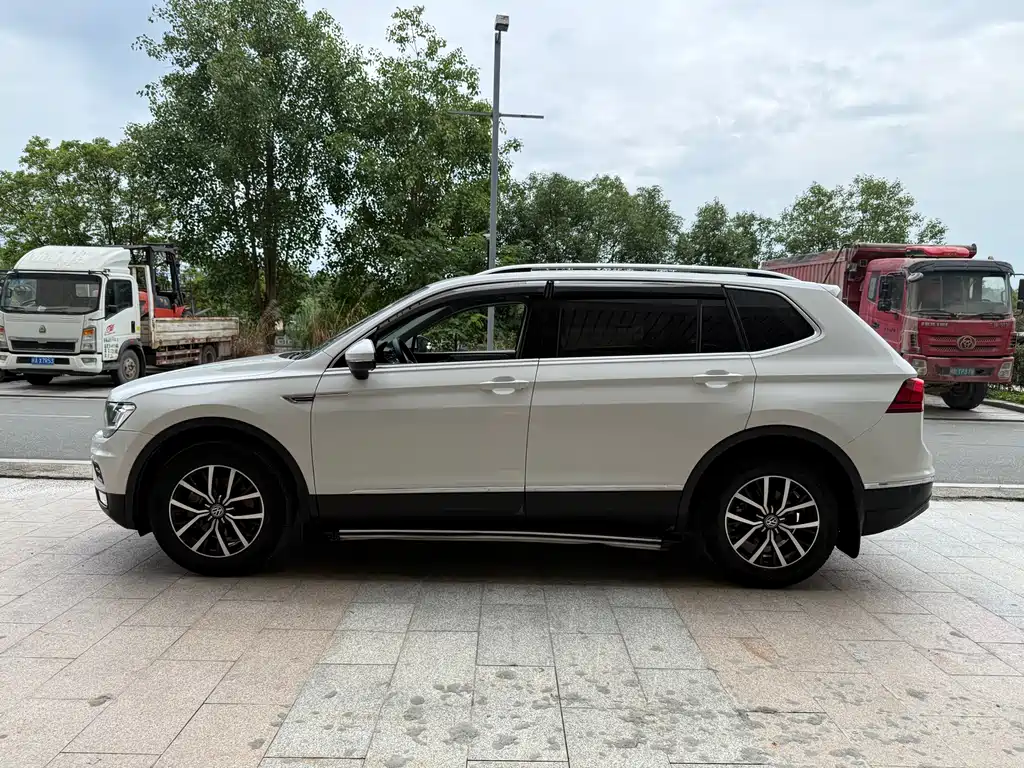 Volkswagen Tiguan L 2017 — фото 4