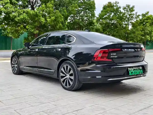 Volvo S90 Plug-In Hybrid 2021