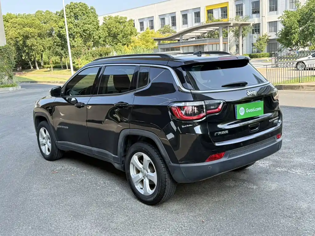 Jeep Compass 2018 — фото 25