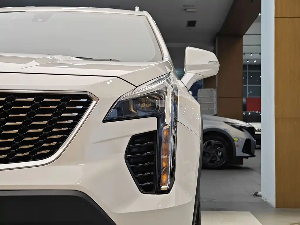 Cadillac XT4 2021 — фото 2
