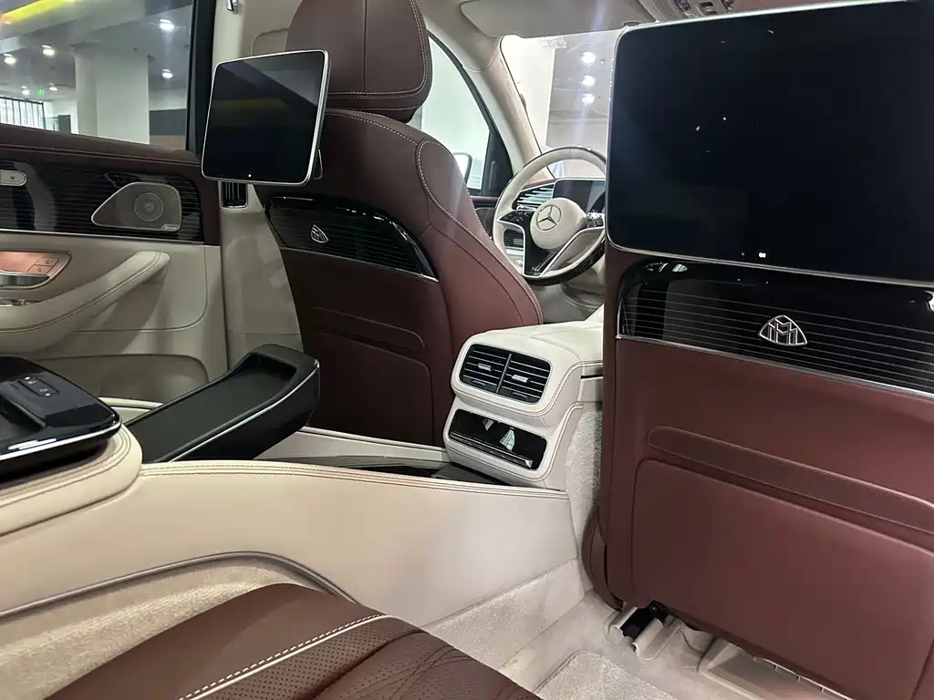 Mercedes-Benz GLS — фото 10
