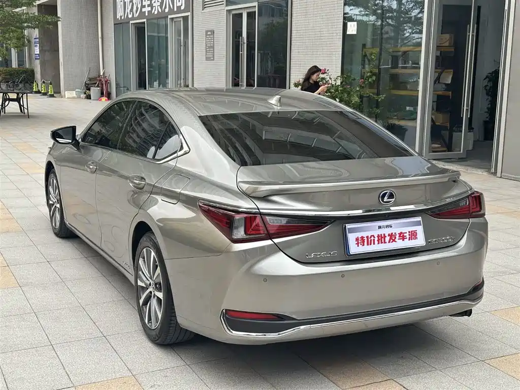 Lexus ES 2021 — фото 5