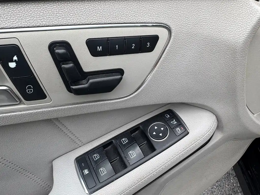 Mercedes-Benz E-Class 2012 — фото 24