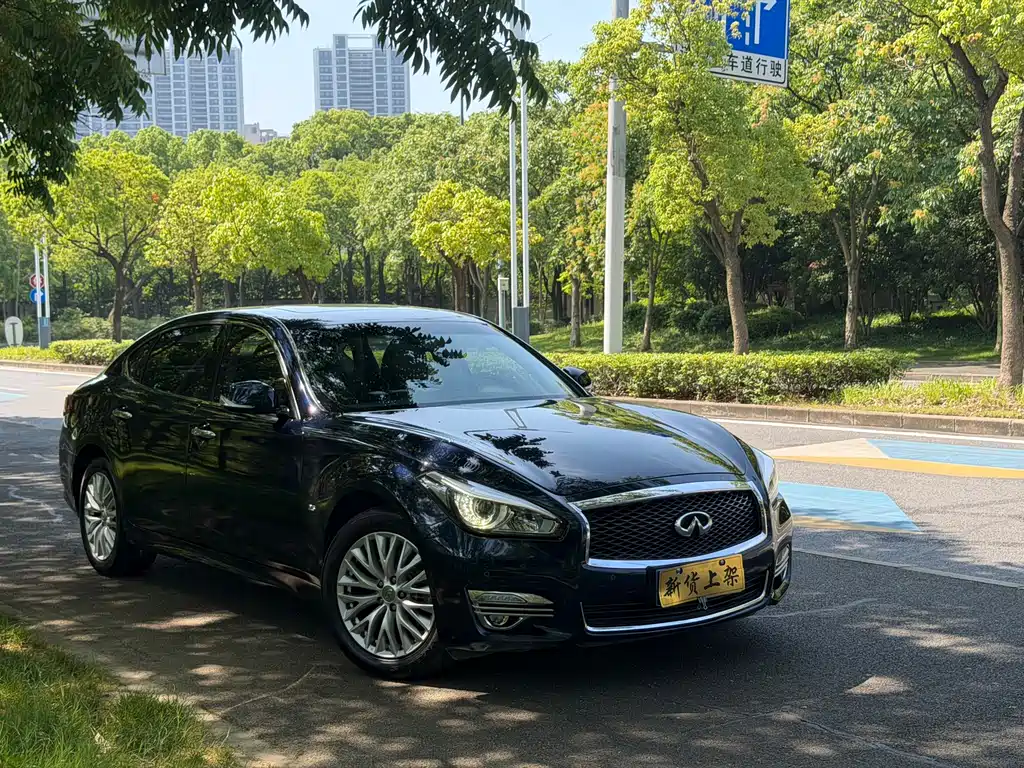 Infiniti Q70 2017 — фото 3