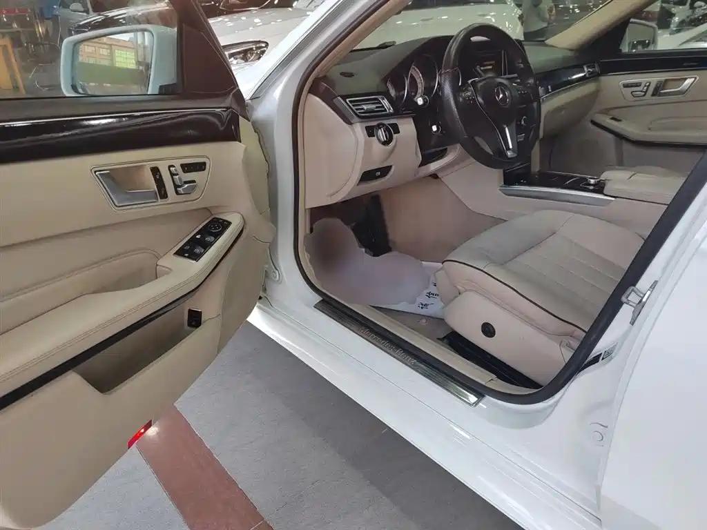 Mercedes-Benz E-Class 2015 — фото 16