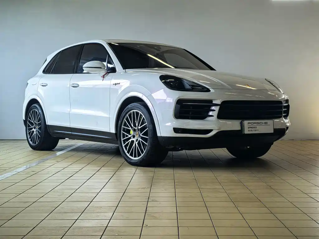 Porsche Cayenne Hybrid 2023