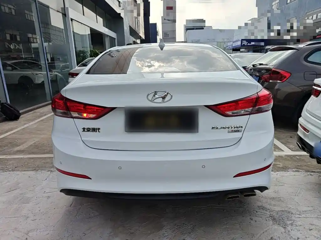 Hyundai Elantra 2020 — фото 6