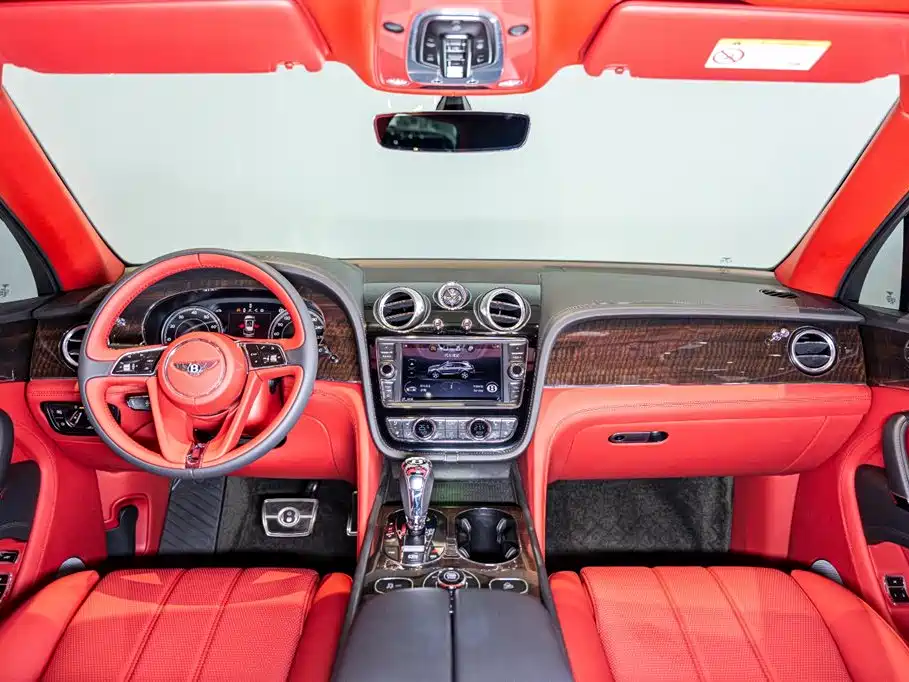 Bentley Bentayga 2018 — фото 11