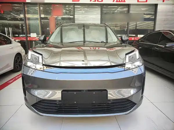 Lynk & Co 08 EM-P 2024