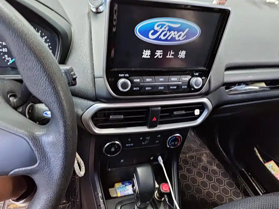 Ford EcoSport 2018 — фото 13