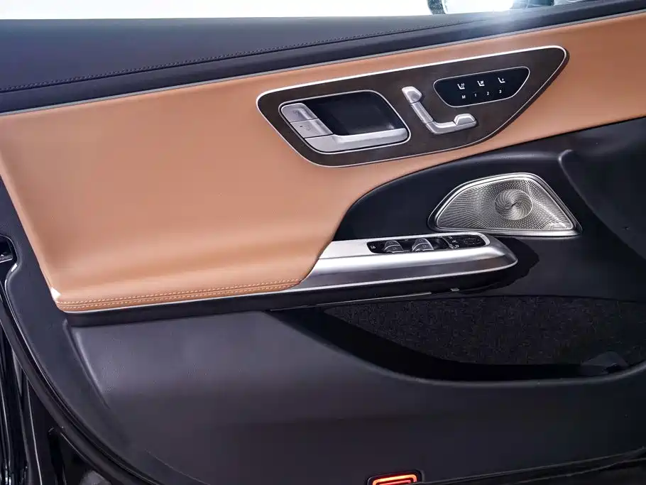Mercedes-Benz E-Class 2025 — фото 17
