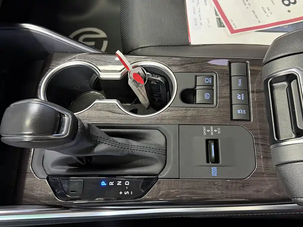 Toyota Highlander 2023 — фото 14