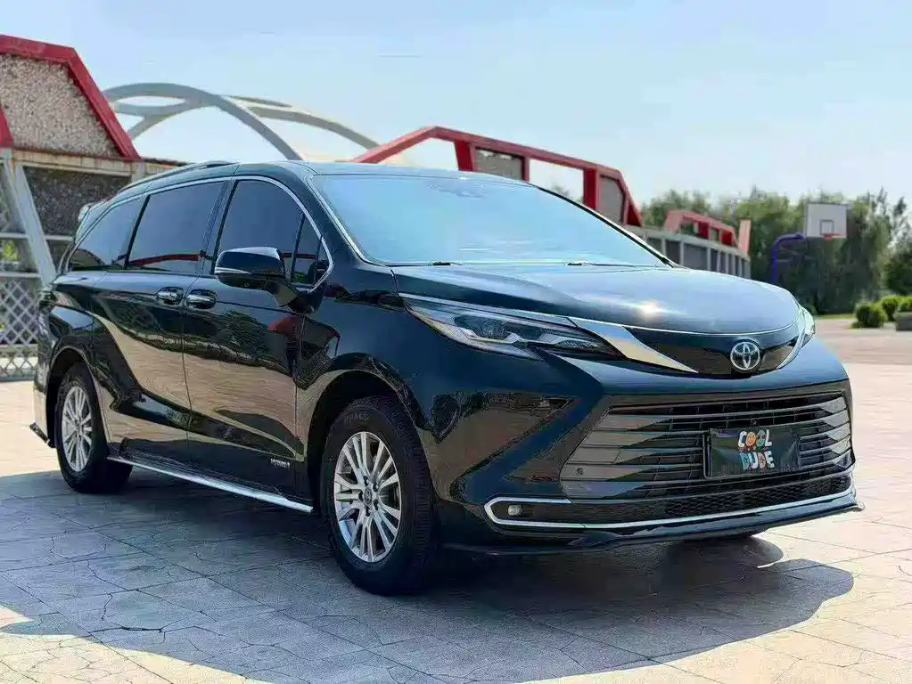 Toyota Sienna 2022 — фото 3