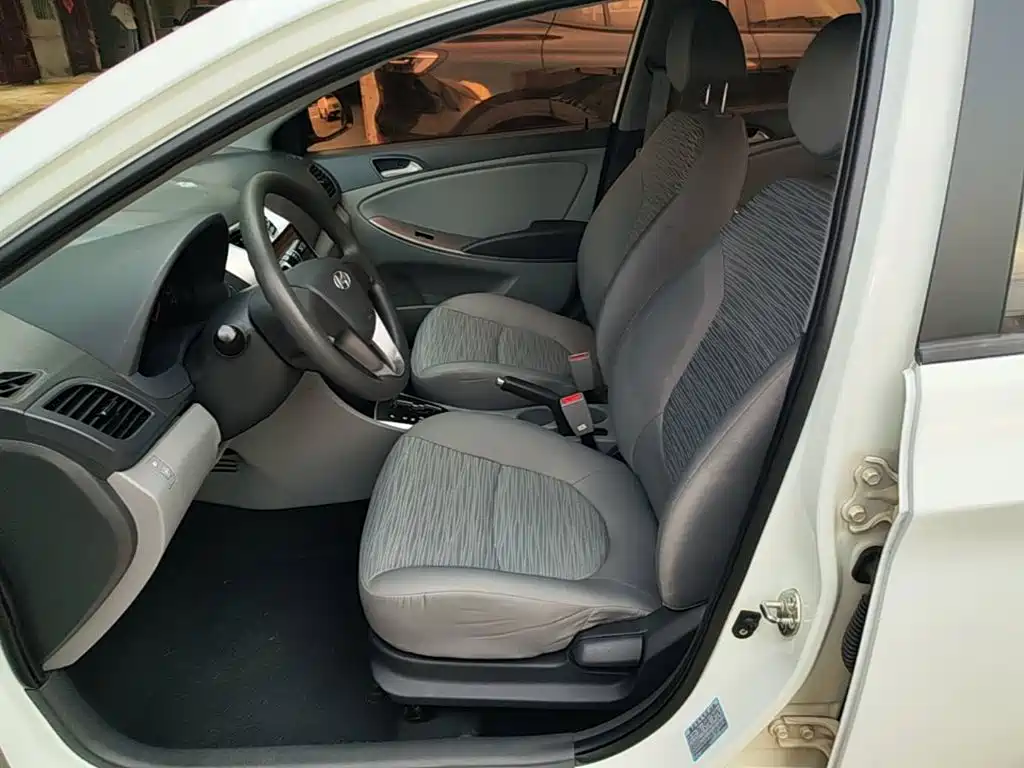Hyundai Accent 2015 — фото 15