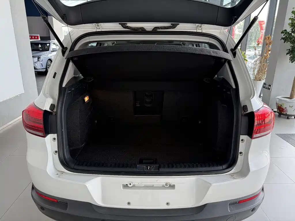 Volkswagen Tiguan 2016 — фото 15