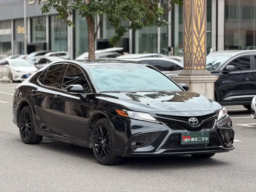 Toyota Camry 2023 — фото 3