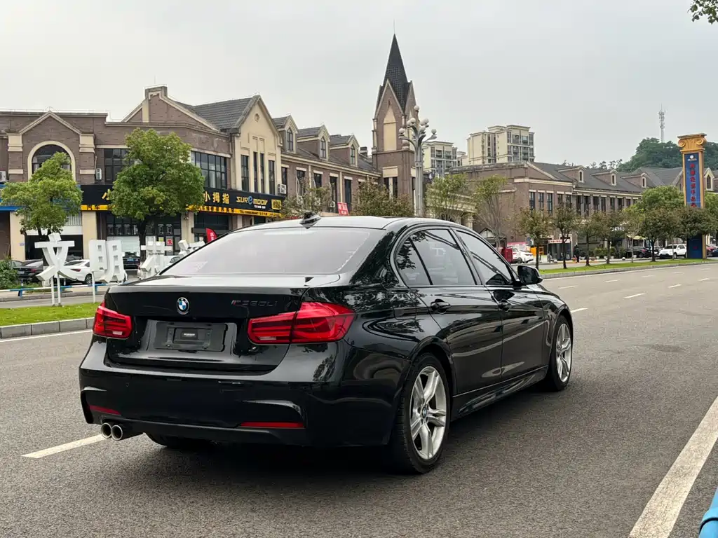 BMW 3 Series 2018 — фото 12