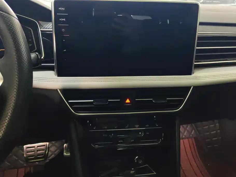 Volkswagen Tiguan L 2023 — фото 13