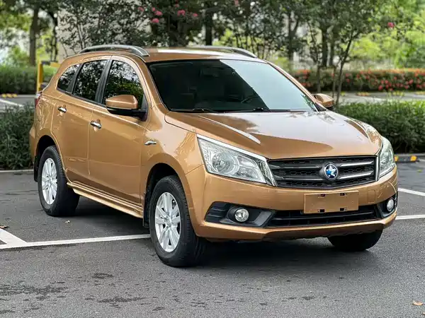 Venucia T70 2015