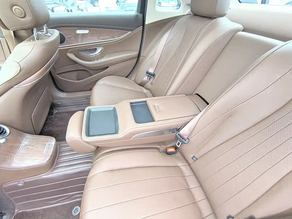 Mercedes-Benz E-Class 2023 — фото 13