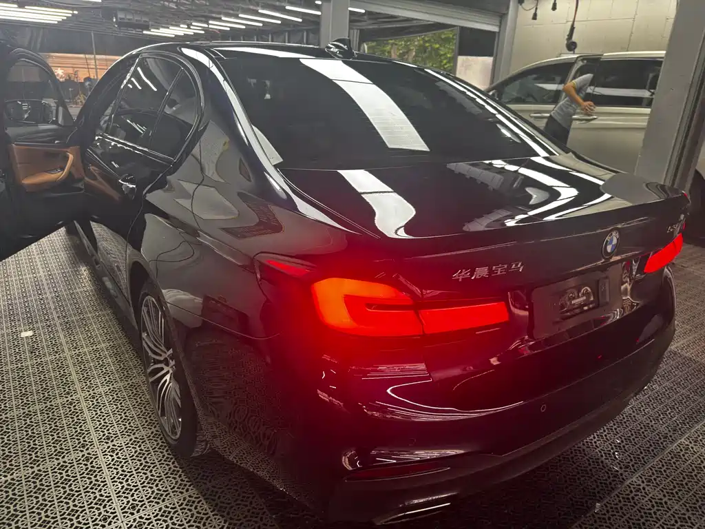 BMW 5 Series 2019 — фото 12