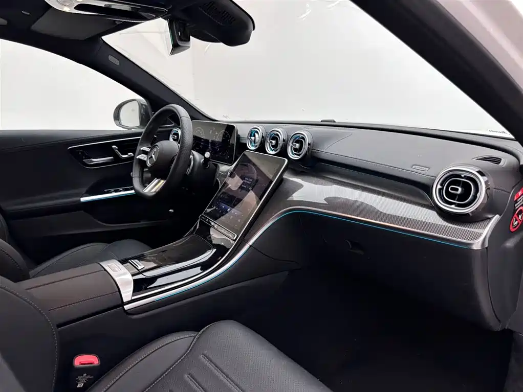 Mercedes-Benz C-Class 2025 — фото 11