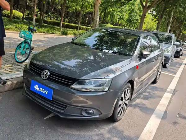 Volkswagen Sagitar 2012