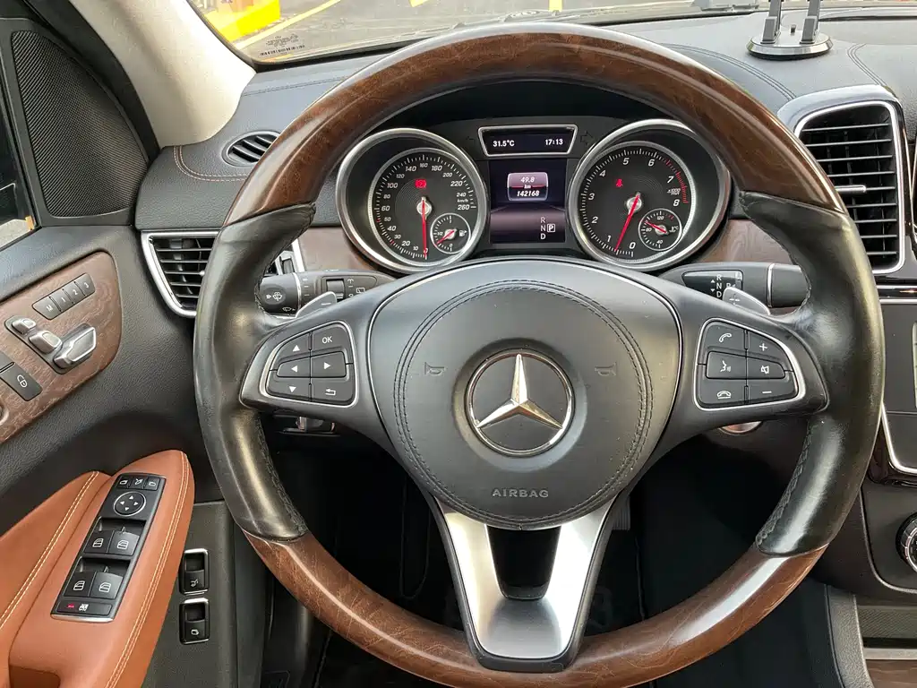 Mercedes-Benz GLS 2016 — фото 12